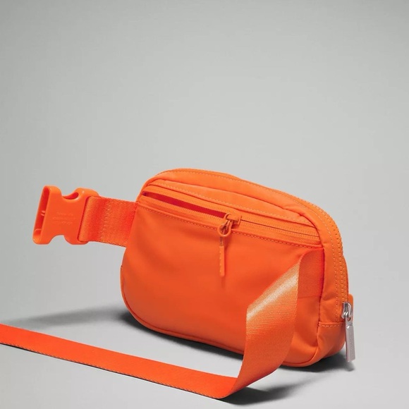 Lululemon Everywhere Belt Bag 1L- Orange Flash - Picture 6 of 8